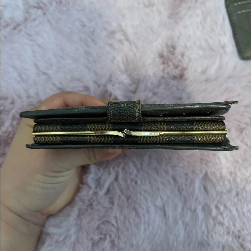 Authentic Louis Vuitton Damier Wallet - Picture 11 of 12